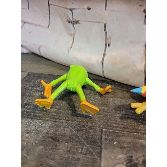 Rainforest Cafe parrot frog set toy figure posable - Picture 4 of 9